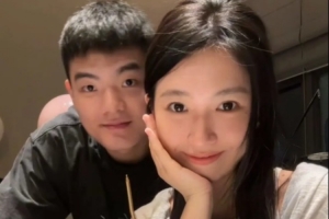 甜蜜暴击！黎伊扬女友晒合照：一起越来越好