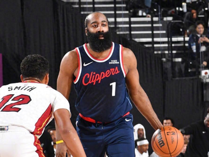 九游娱乐官方-轰30+3+3！谁让快船交易我，鲍威尔赛后把话挑明，但他也担心哈登